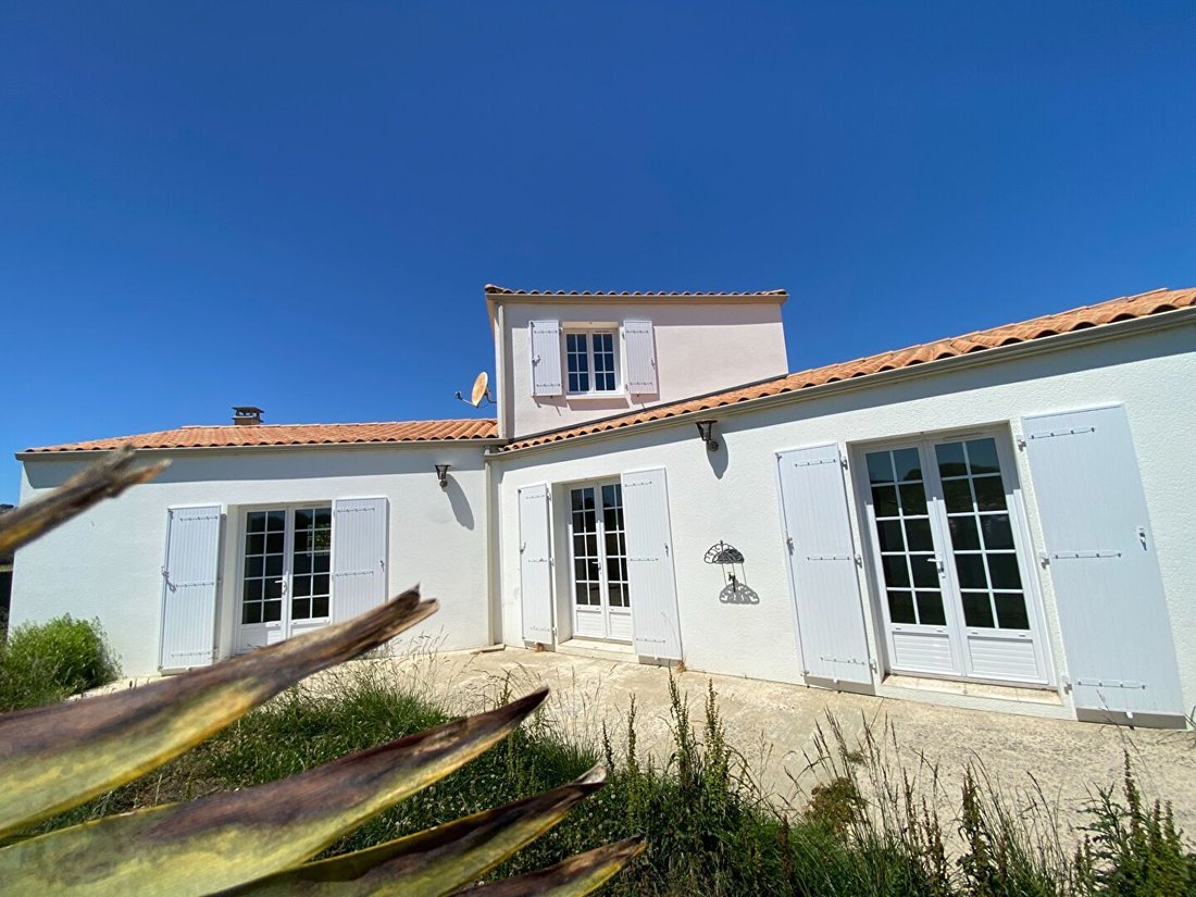 House in La Bree-les-Bains, Nouvelle-Aquitaine, France 1 - 18072398