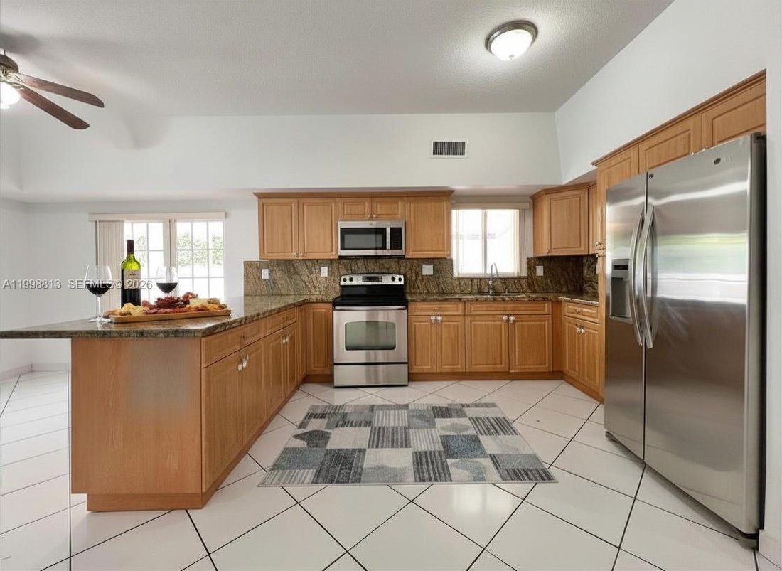 House in Miami, Florida, United States 5 - 17648381