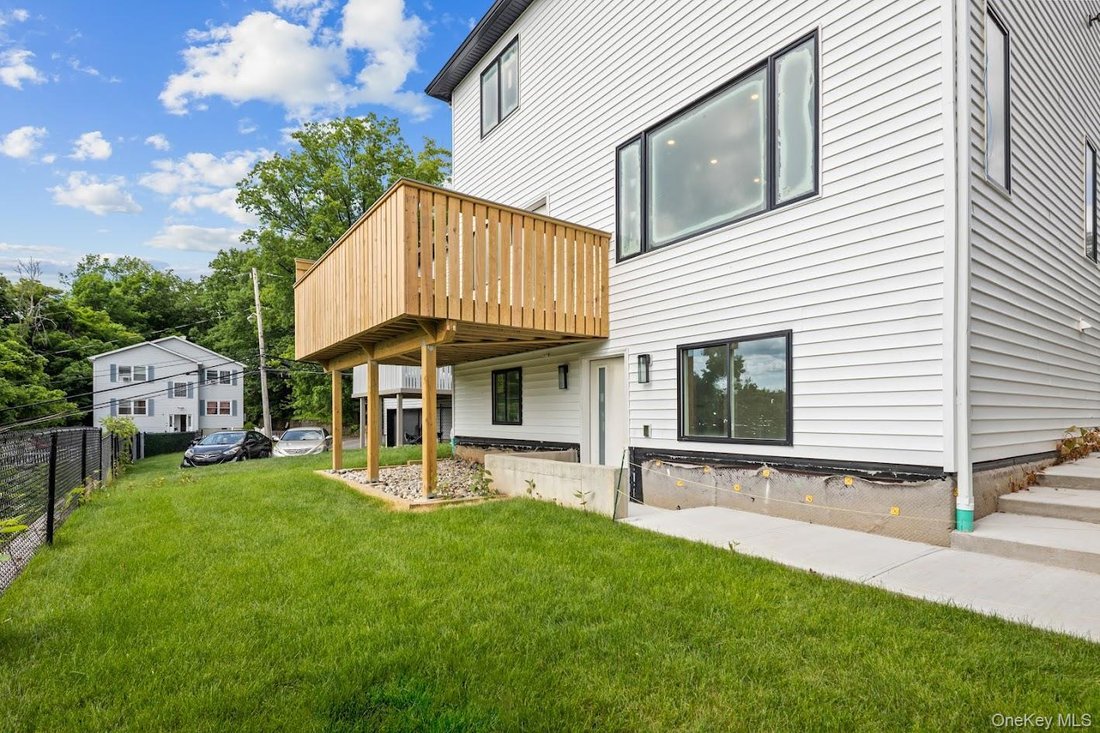 Condo in Spring Valley, New York, United States 5 - 18074662