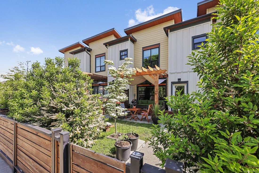 Townhouse in Courtenay, British Columbia, Canada 1 - 18076692