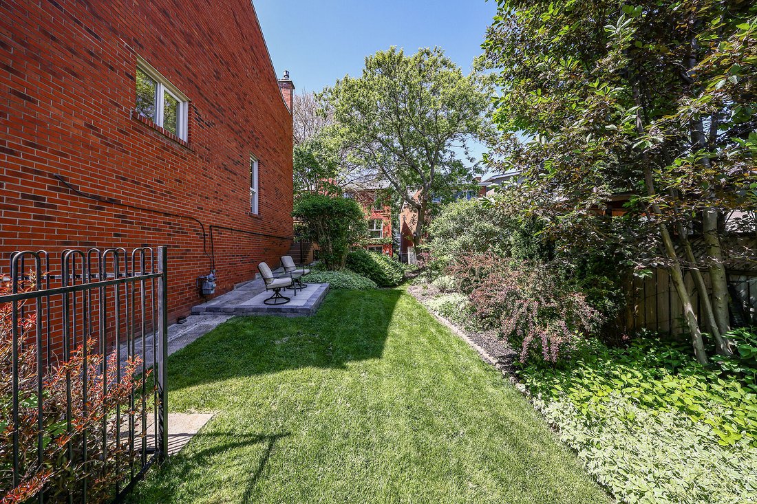 Townhouse in Toronto, Ontario, Canada 3 - 18079832