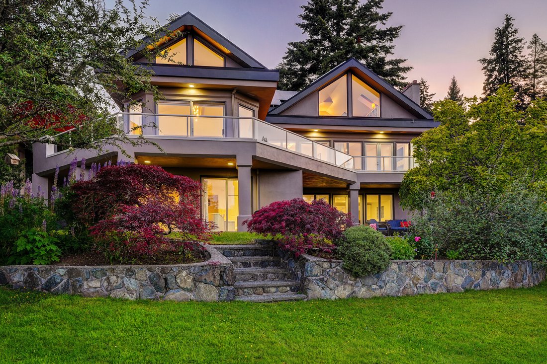 House in Saanich, British Columbia, Canada 1 - 18079801