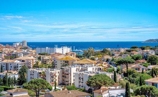Apartment in Ville-Les Saquedes-Le Bouillonnet, Sainte-Maxime, France 1