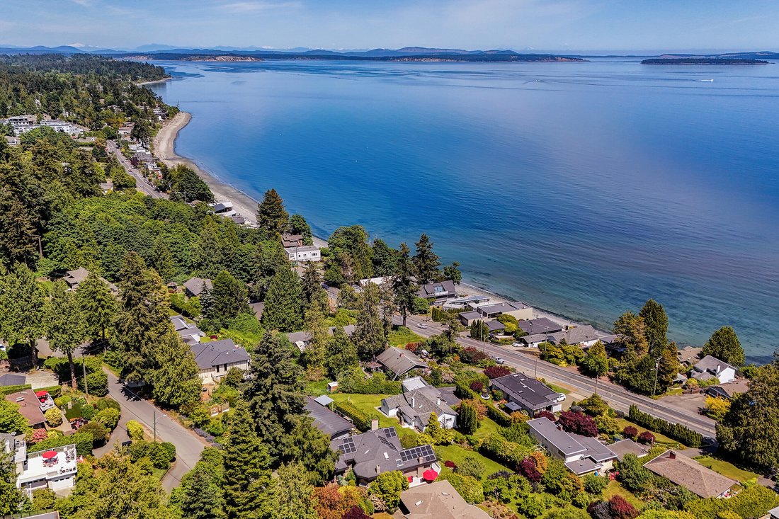 House in Saanich, British Columbia, Canada 3 - 18079801