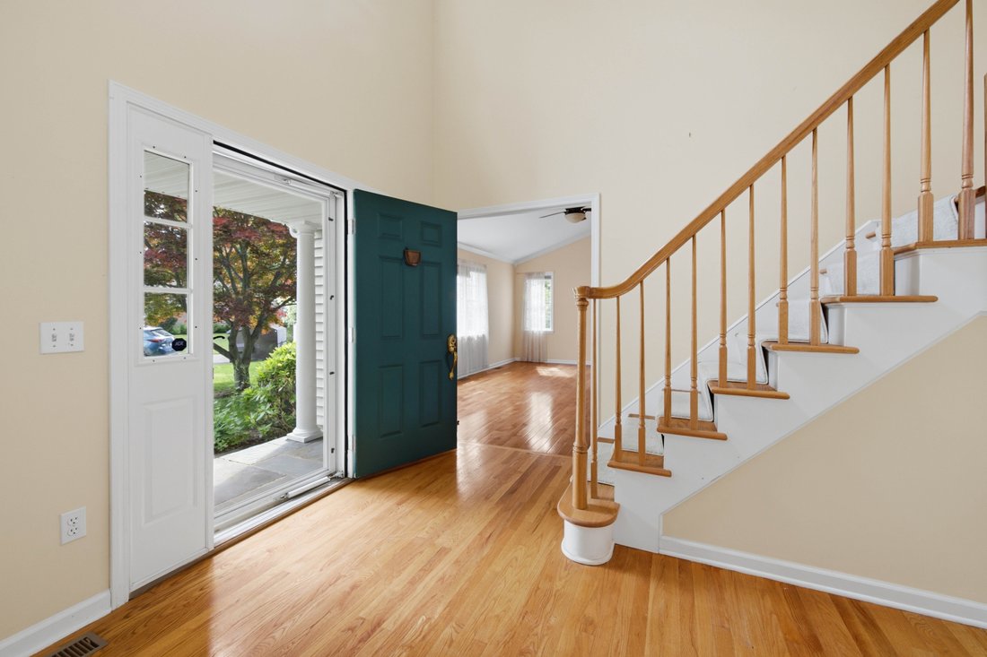 House in Monroe, Connecticut, United States 2 - 18079794