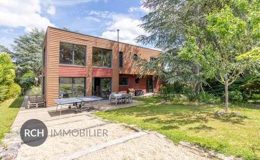 House in Bercheres-sur-Vesgre, Centre-Val de Loire, France 1