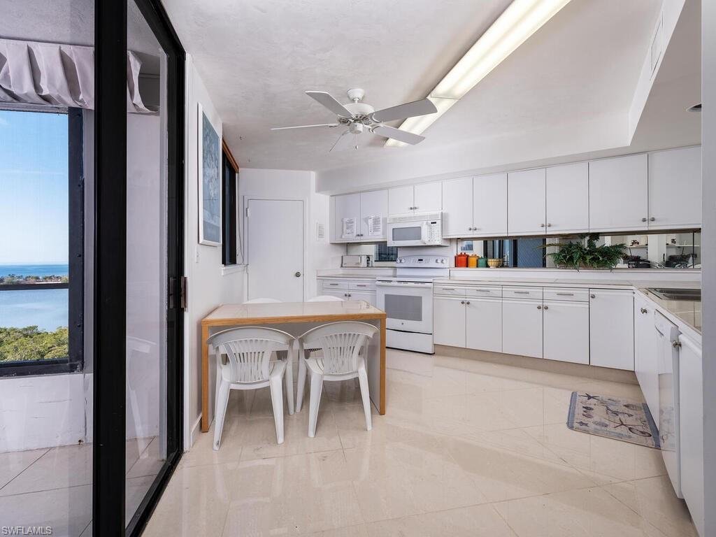 Condo in Naples, Florida, United States 5 - 18080167