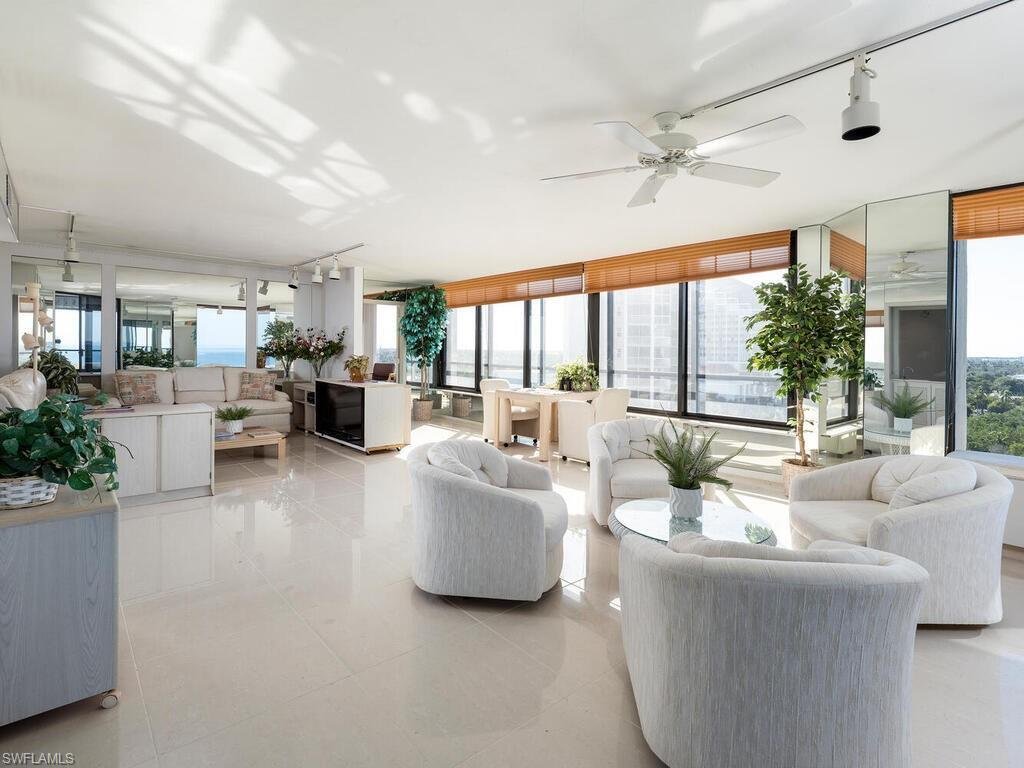 Condo in Naples, Florida, United States 3 - 18080167