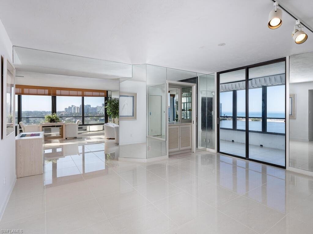 Condo in Naples, Florida, United States 4 - 18080167