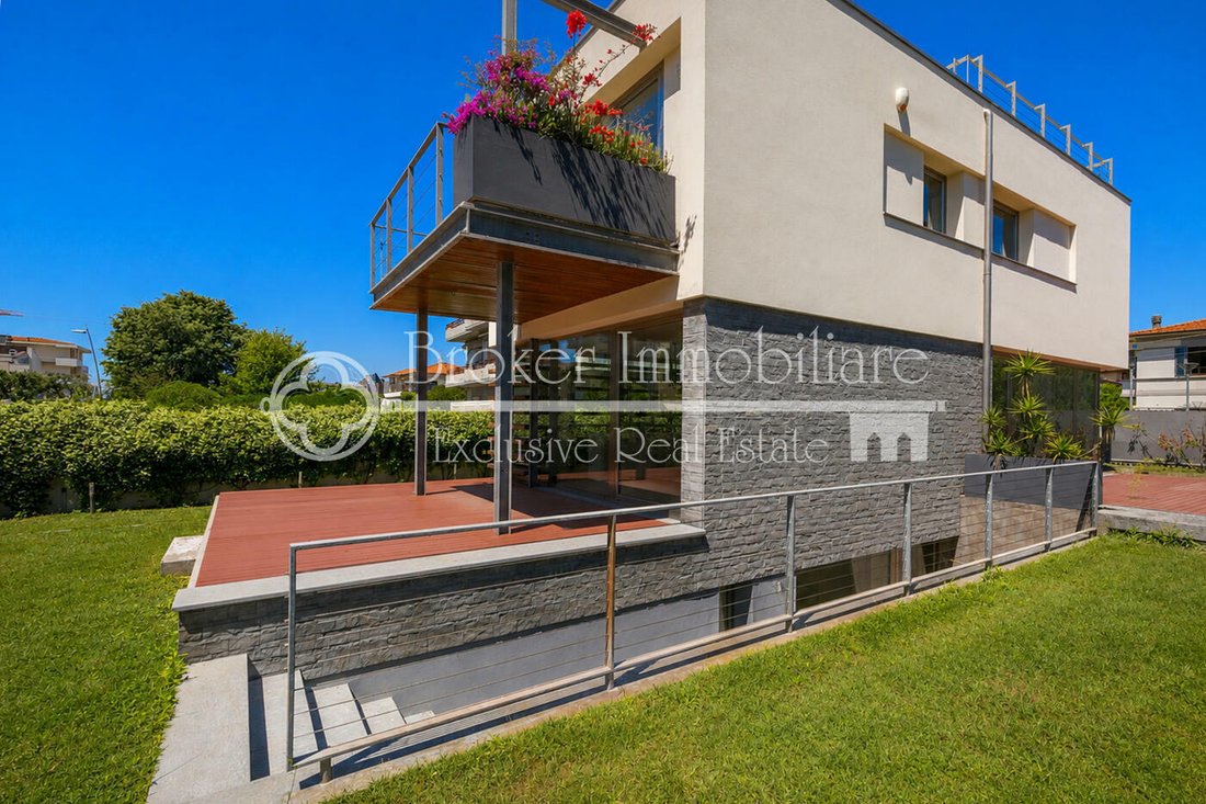 Villa in Lido di Camaiore, Camaiore, Tuscany 3 - 18080186