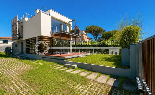 Villa in Lido di Camaiore, Camaiore, Tuscany 1