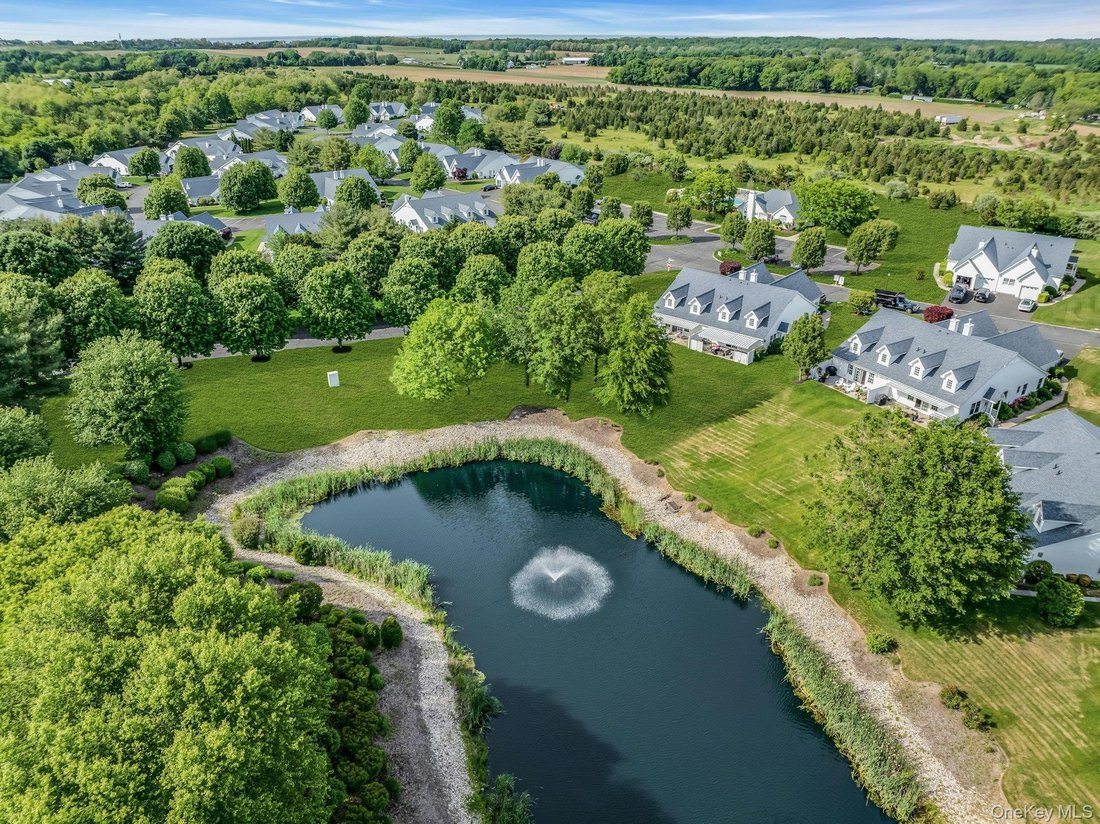 Condo in Aquebogue, New York, United States 1 - 18079891