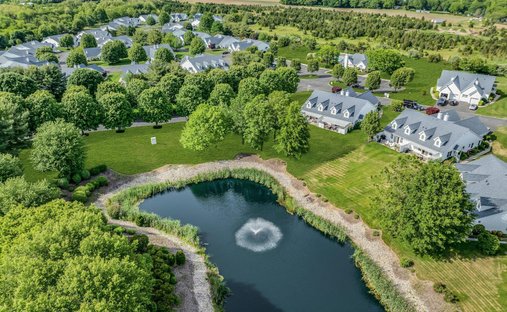 Condo in Aquebogue, New York, United States 1