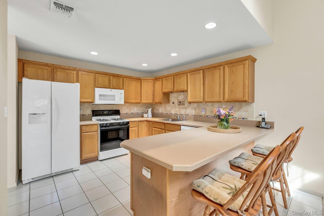 Condo in Aquebogue, New York, United States 2 - 18079891