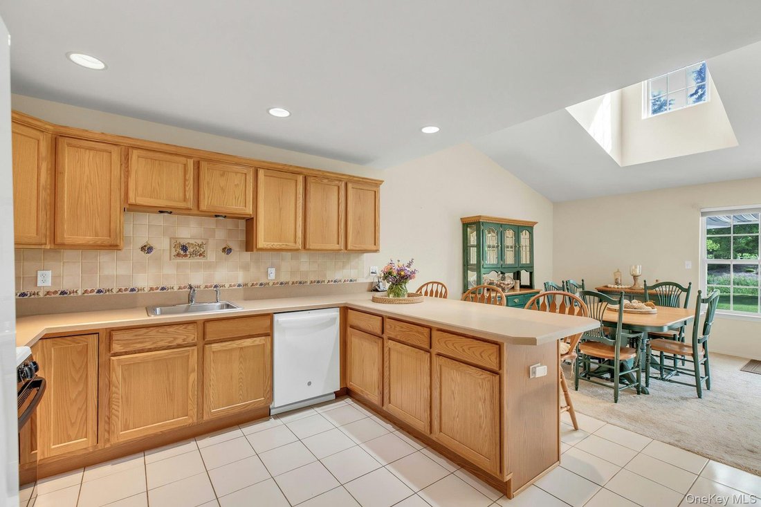 Condo in Aquebogue, New York, United States 3 - 18079891