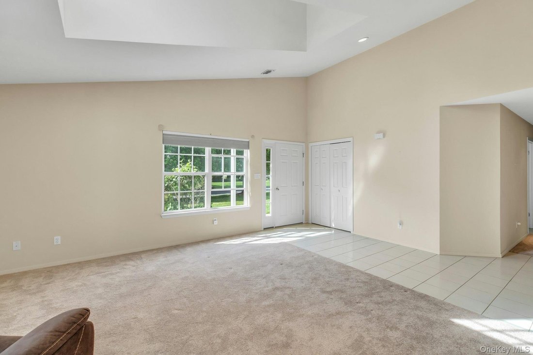 Condo in Aquebogue, New York, United States 5 - 18079891