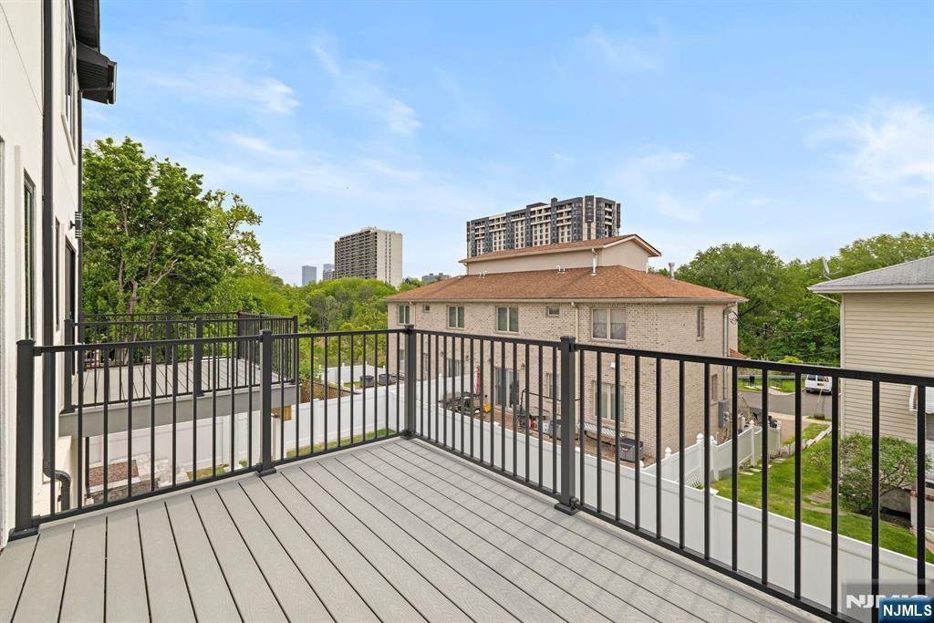 House in Palisades Park, New Jersey, United States 5 - 18080012