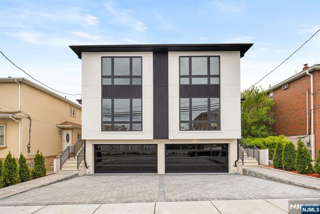 House in Palisades Park, New Jersey, United States 1 - 18080012
