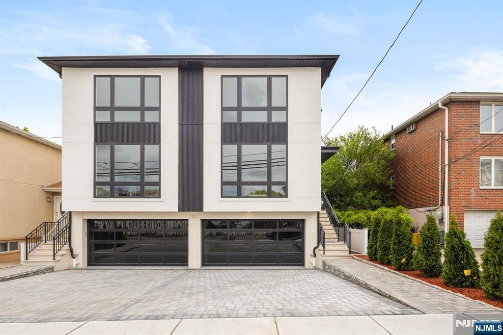 House in Palisades Park, New Jersey, United States 2 - 18080012