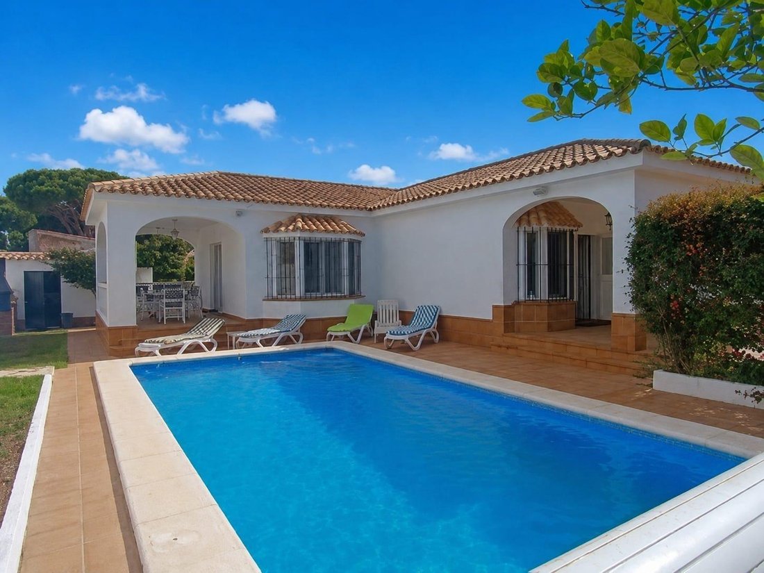 Chalet in Chiclana de la Frontera, Andalusia, Spain 1 - 18054207