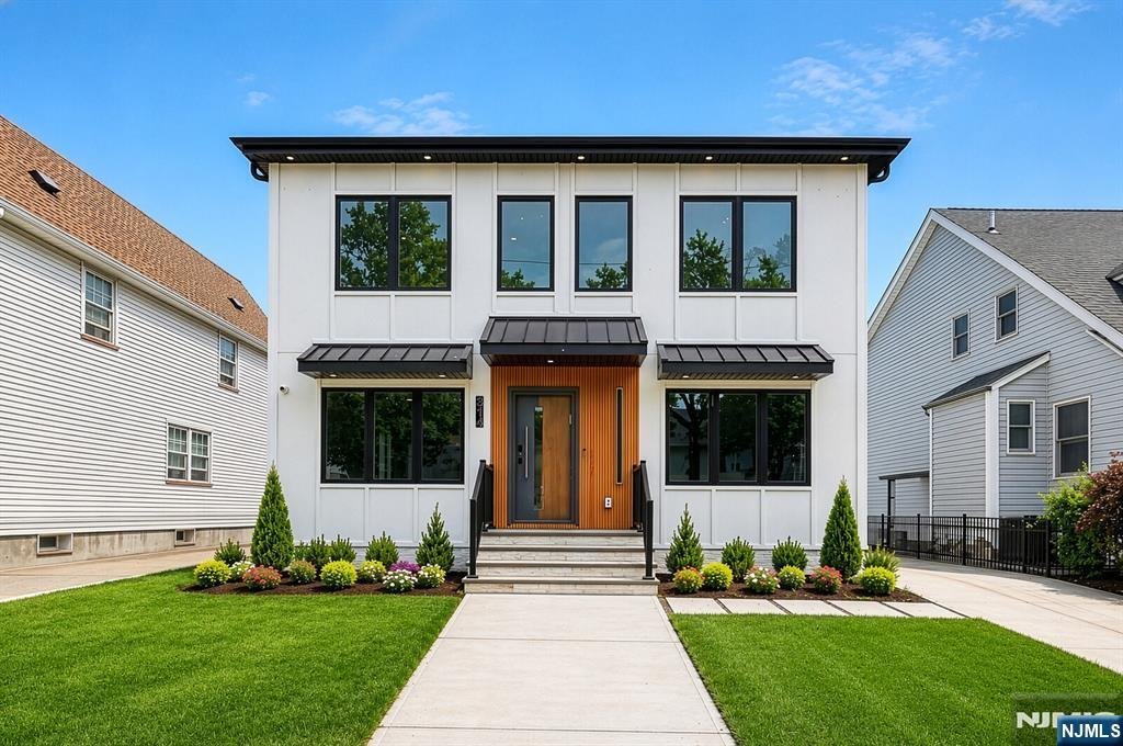 House in Rutherford, New Jersey, United States 2 - 18080226