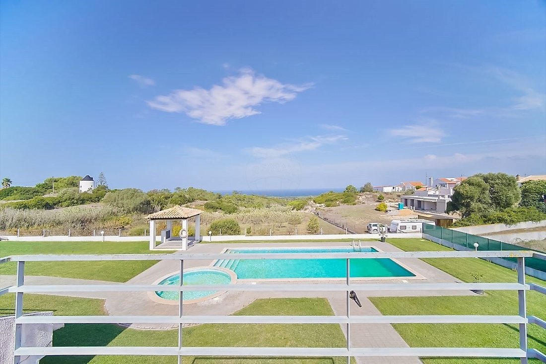 Villa in Sesimbra (Castelo), Setubal, Portugal 1 - 12253280