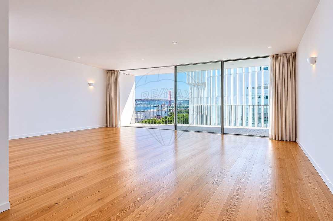 Apartment in Misericordia, Lisbon, Portugal 3 - 18083128