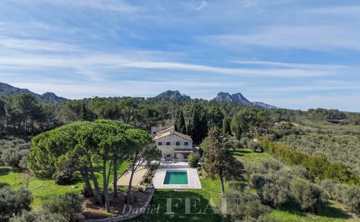 Country House in Eygalières, Provence-Alpes-Côte d'Azur, France 1