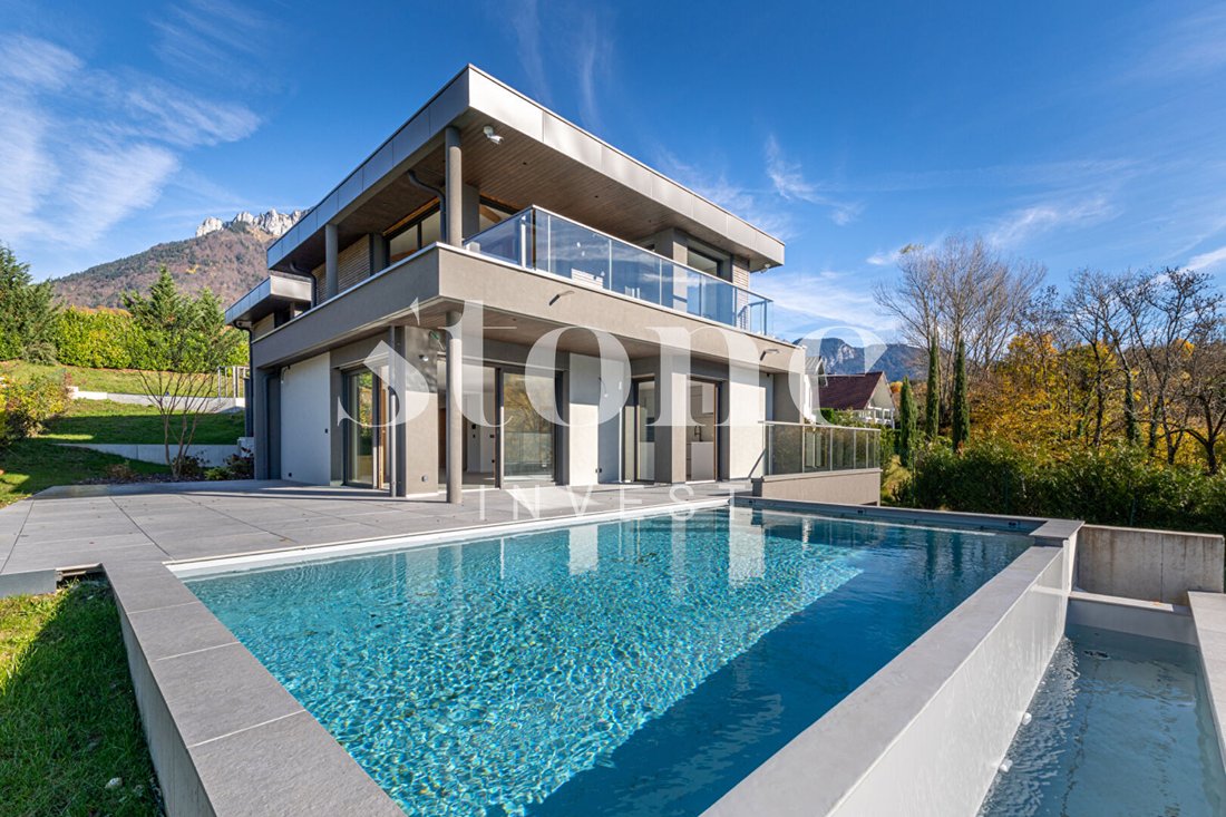 Villa in Menthon-Saint-Bernard, Auvergne-Rhône-Alpes, France 1 - 18080363