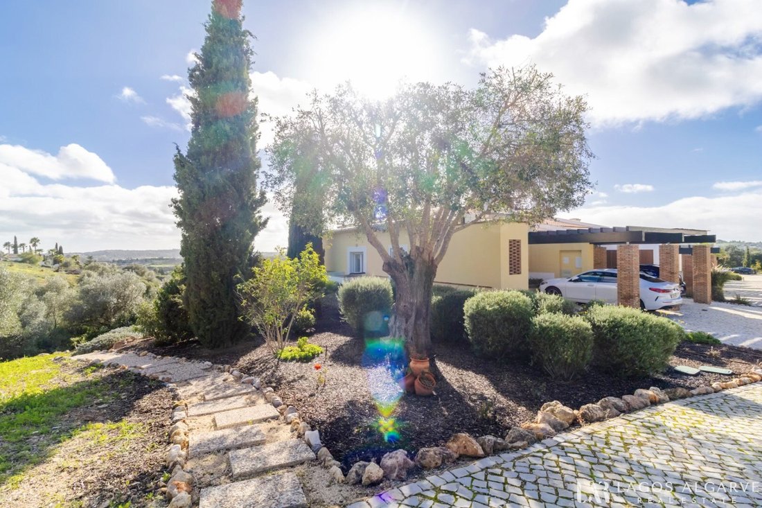 Townhouse in Mexilhoeira Grande, Algarve, Portugal 2 - 17004064