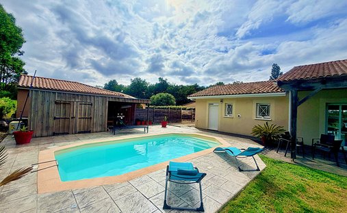 Villa in Camblanes-et-Meynac, Nouvelle-Aquitaine, France 1