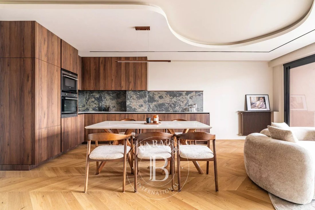 Apartment in Auteuil Nord, Paris 16e Arrondissement, Paris 2 - 18080213