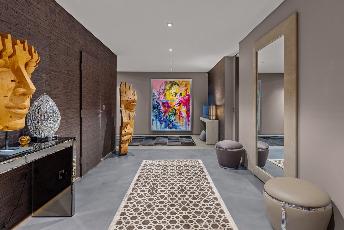 Luxurious Contemporary Property With Panoramic View