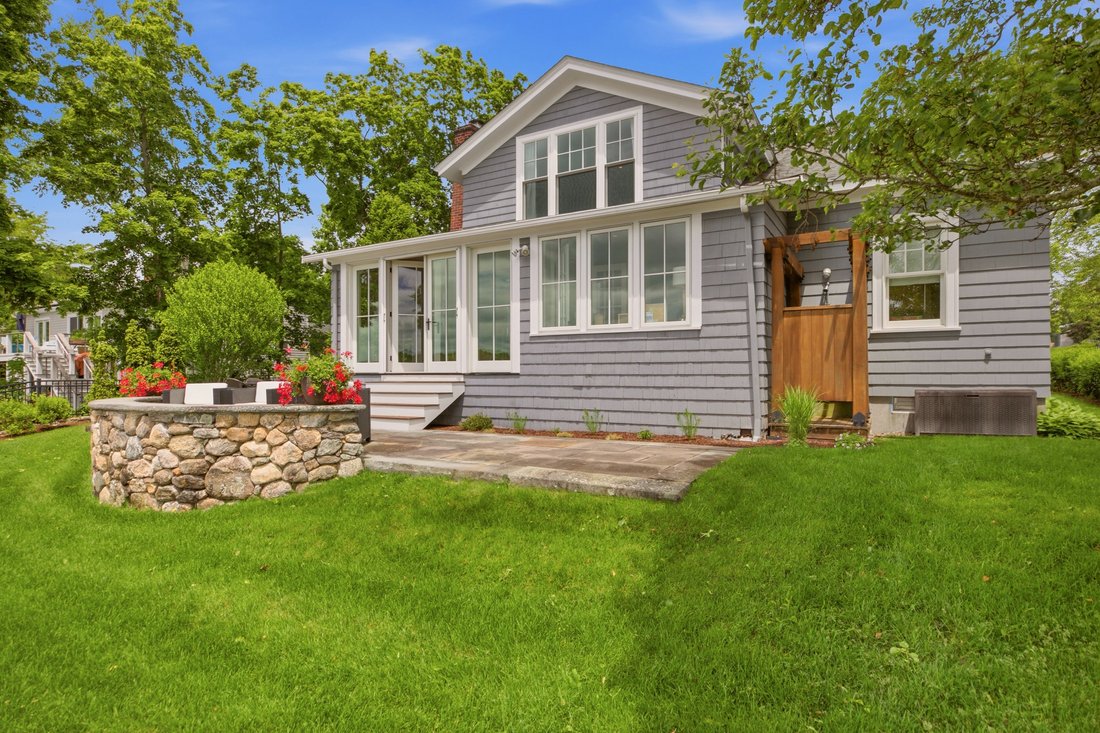 Barrington, Rhode Island, United States 4 - 18080761
