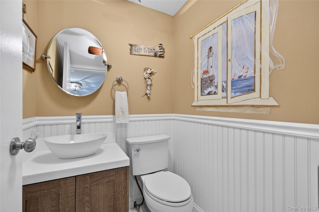 Condo in Garden City, New York, United States 5 - 18080830