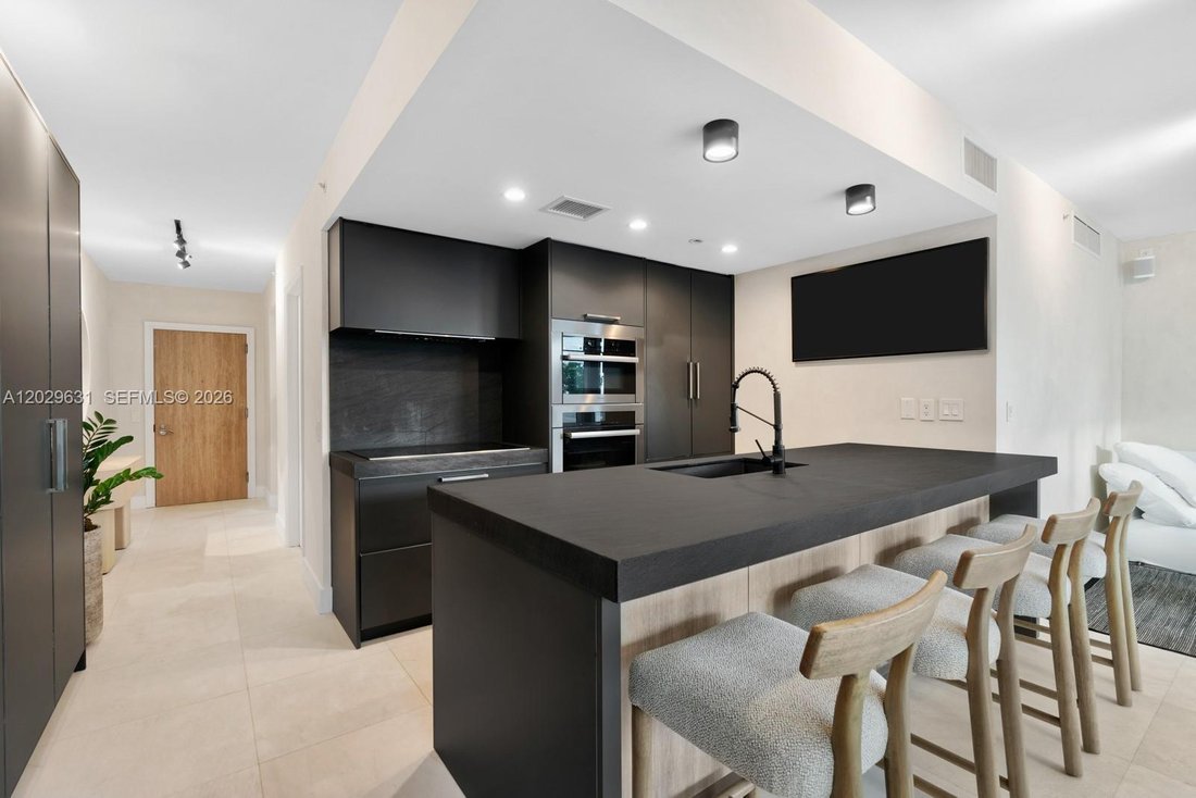 Condo in Miami Beach, Florida, United States 4 - 18085459