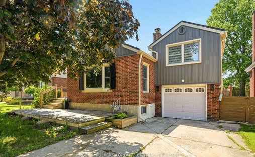 House in Hamilton, Ontario, Canada 1