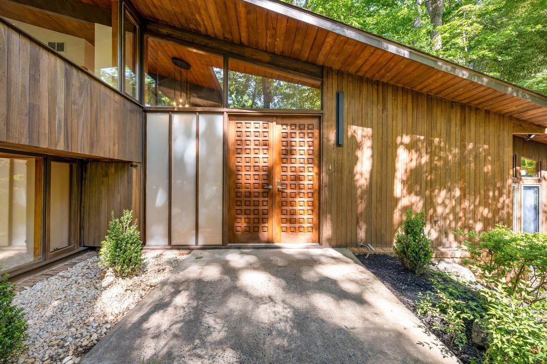 House in Idylwood, Virginia, United States 4 - 17841172