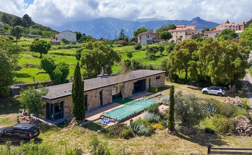 Villa in Centre Ancien, Pertuis, France 1