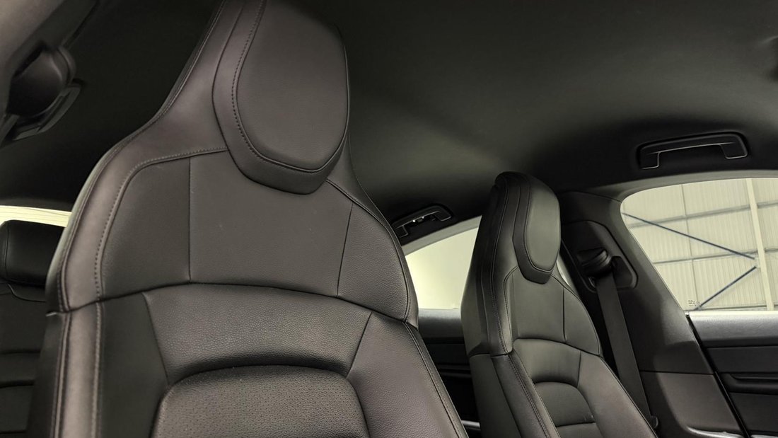 Sedan in Ruislip, United Kingdom 3 - 18056784