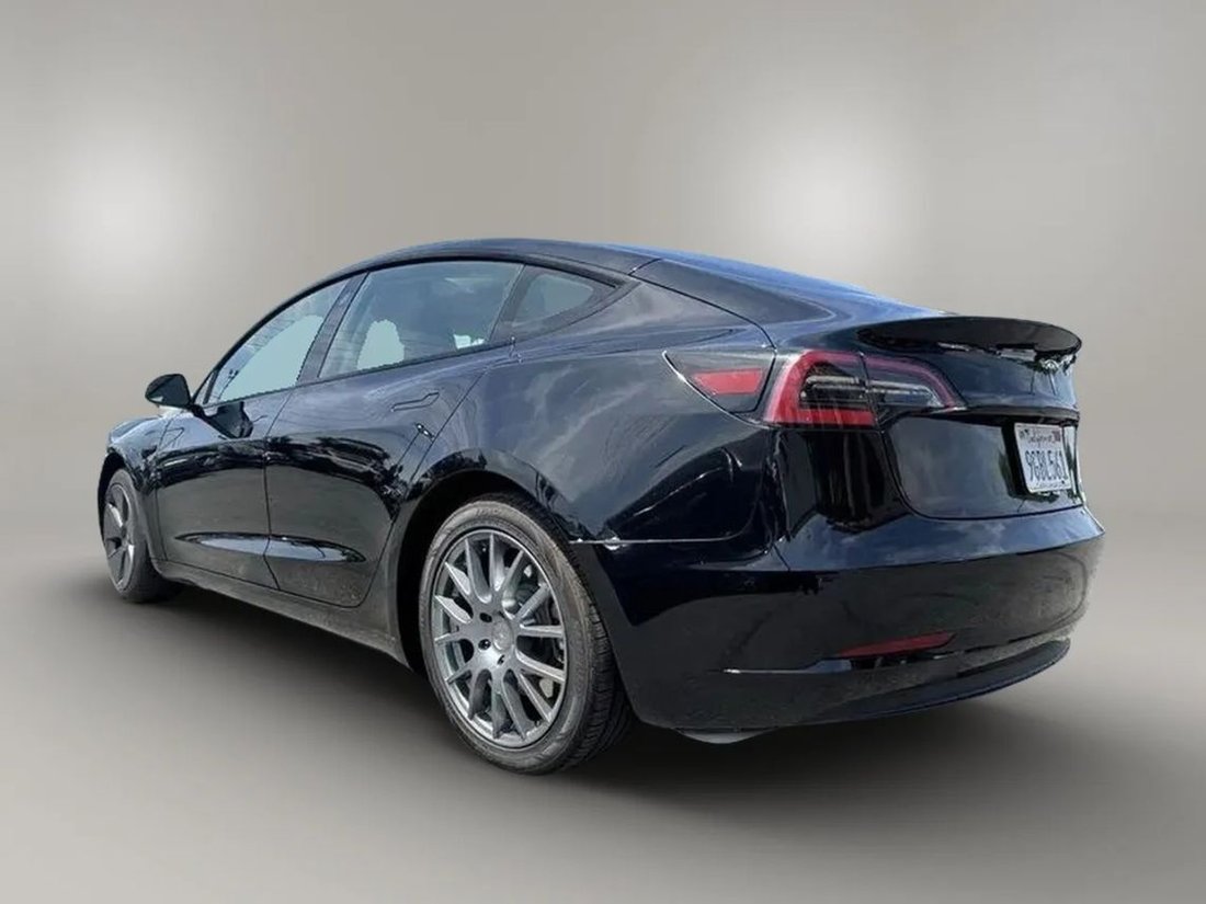Sedan in Riverside, CA, United States 5 - 18083640