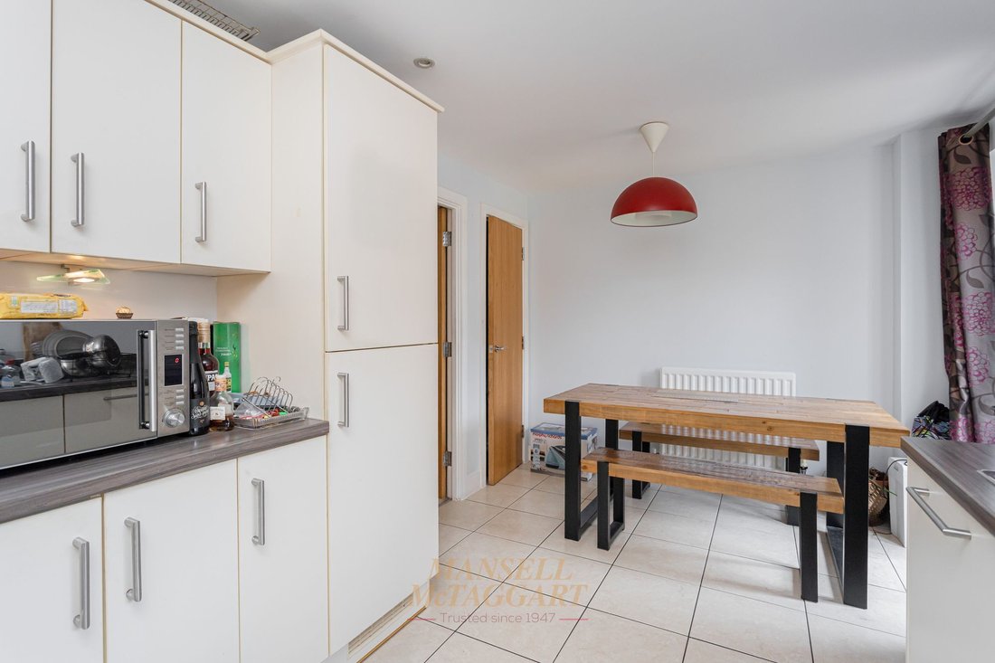 House in Horley, England 3 - 18083450