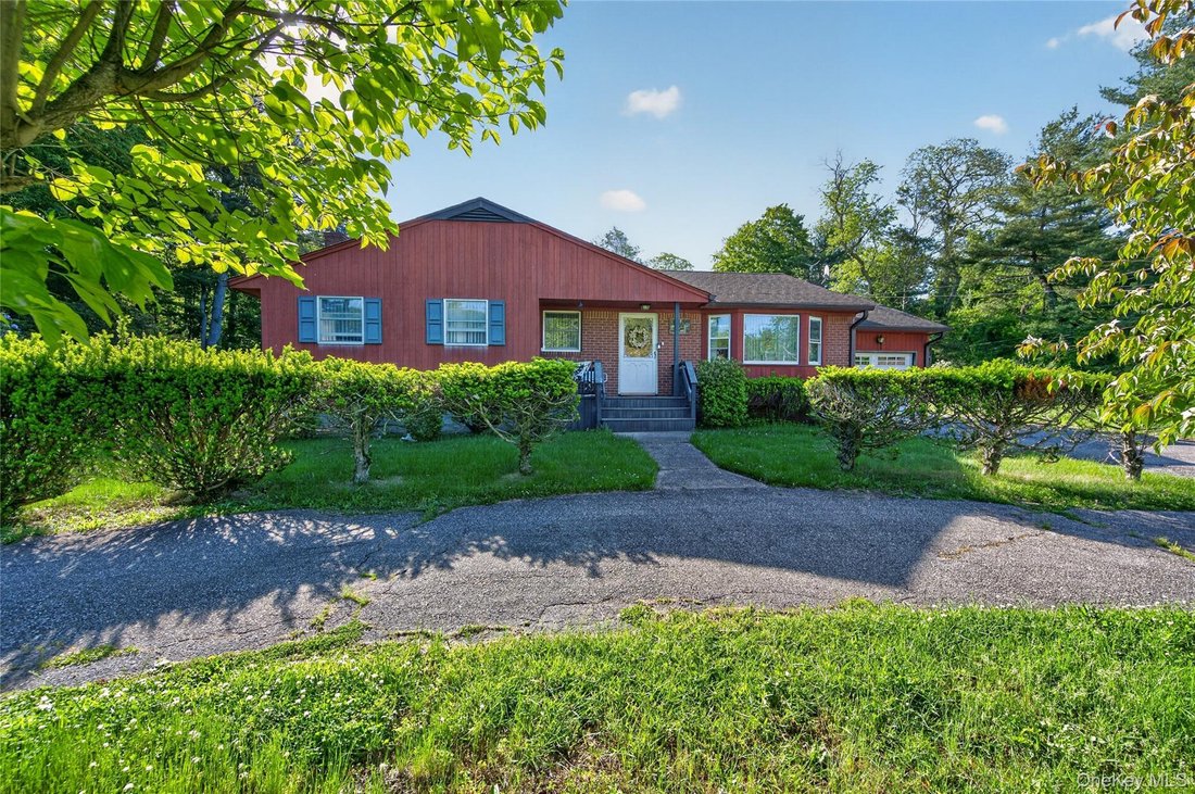 House in Plainview, New York, United States 1 - 18083776