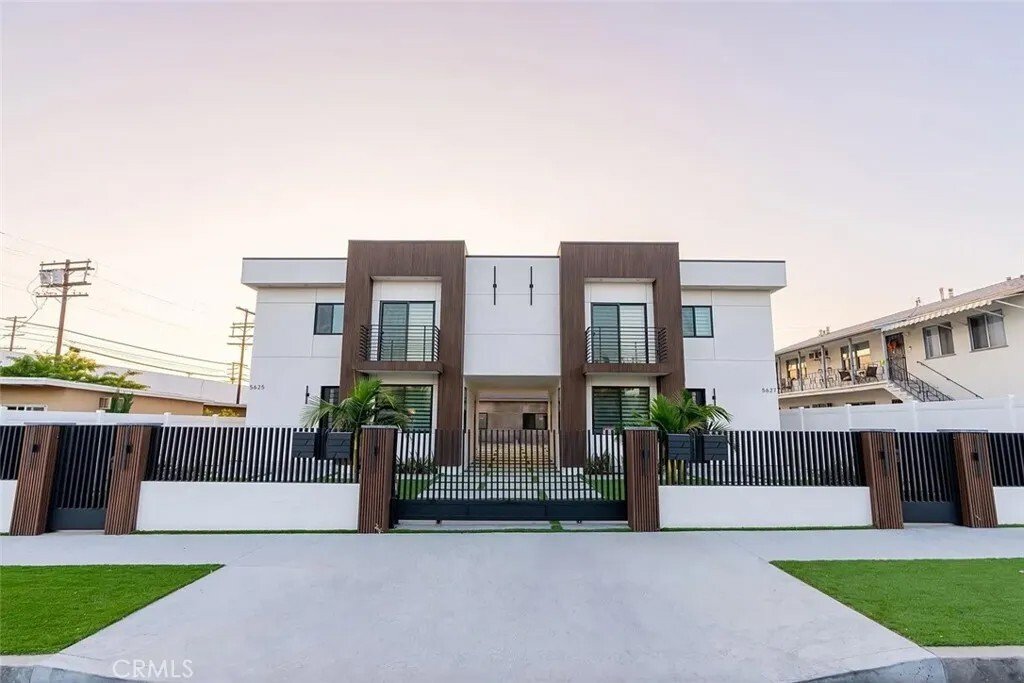 Los Angeles, California, United States 2 - 18081837