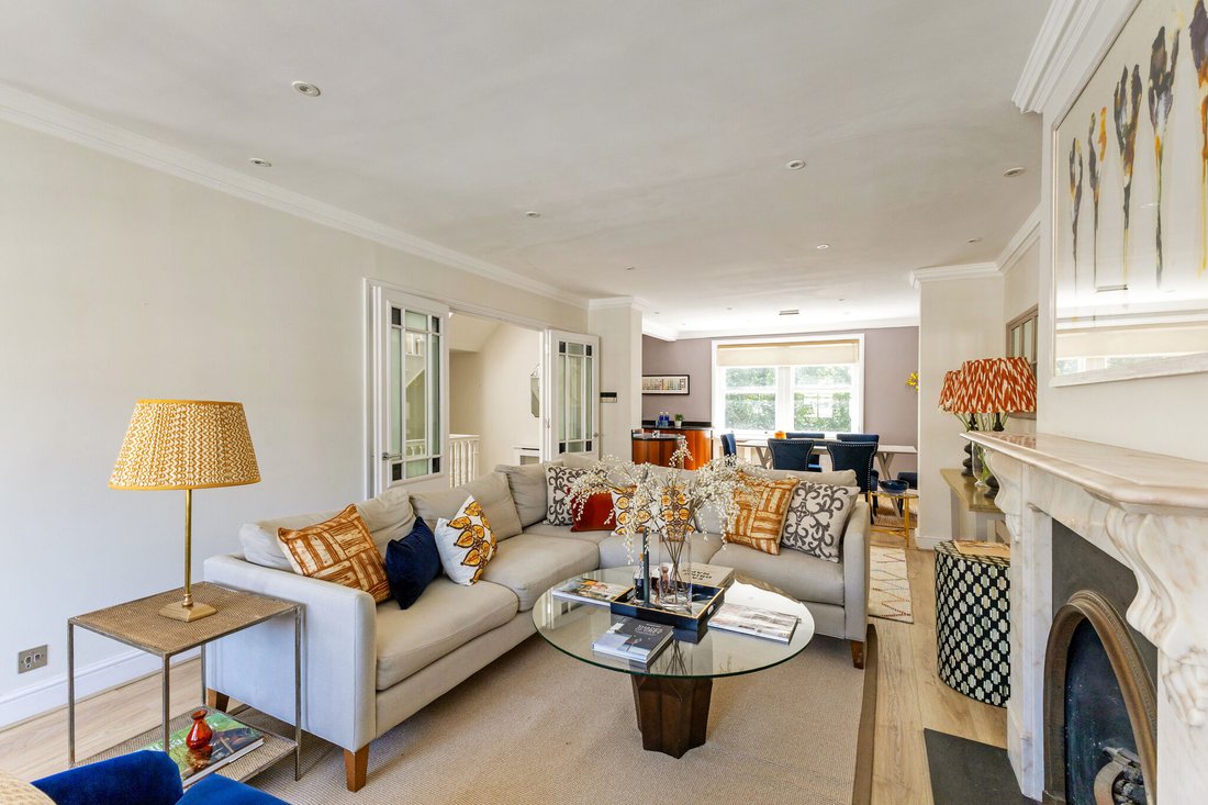 Apartment in Campden Hill, Kensington And Chelsea, England 2 - 18081247
