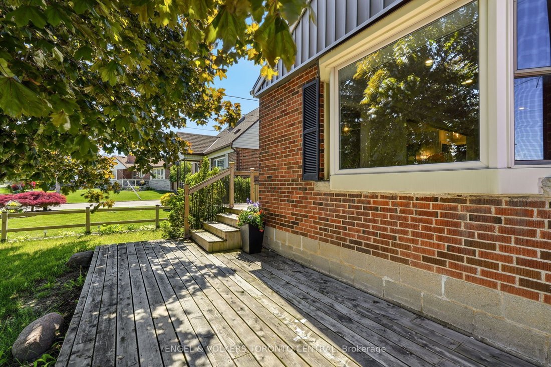 House in Hamilton, Ontario, Canada 4 - 18086641