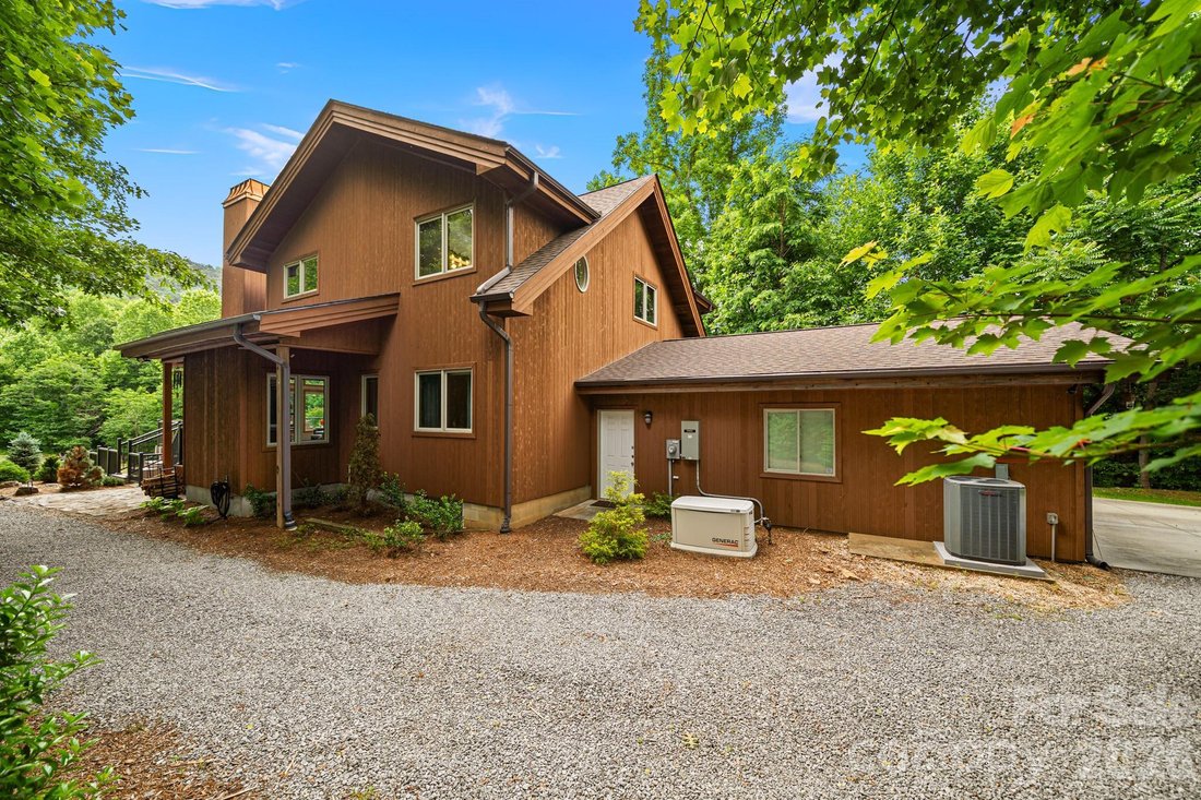 House in Hendersonville, North Carolina, United States 4 - 18085979