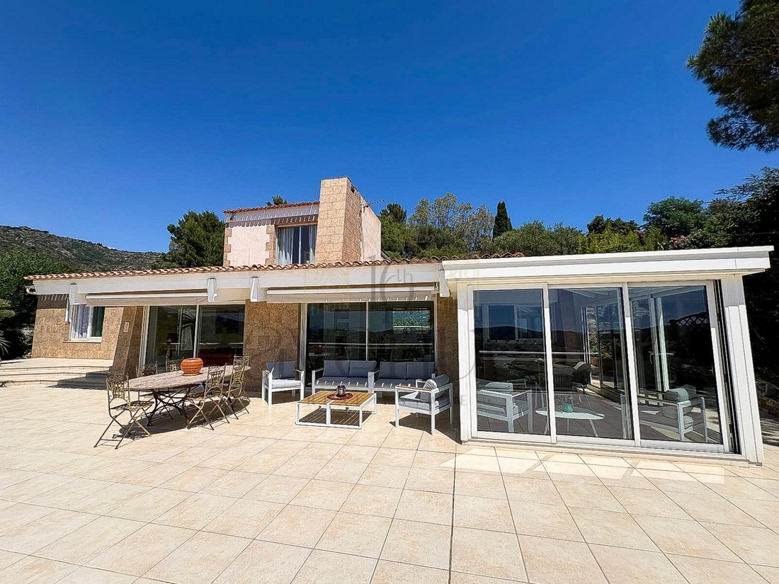 Villa in Le Lavandou, Provence-Alpes-Côte d'Azur, France 1 - 18088229