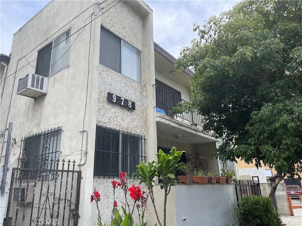 Los Angeles, California, United States 3 - 18081830