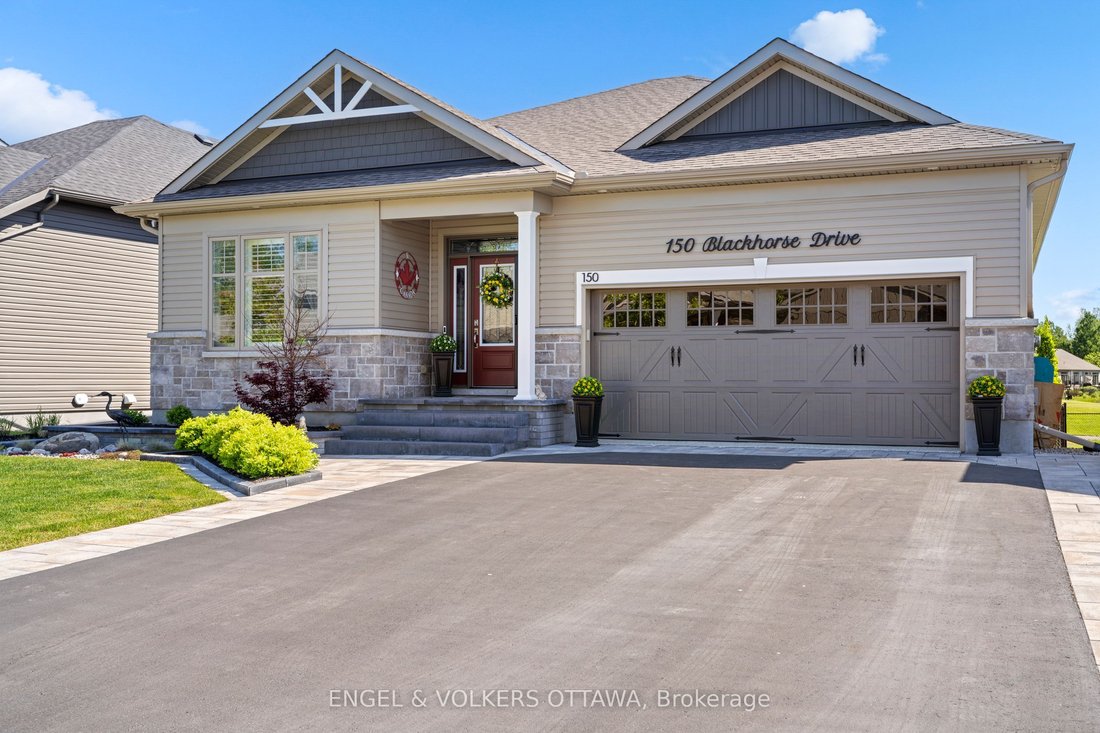 House in Kemptville, Ontario, Canada 1 - 18086555